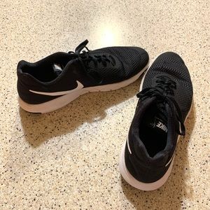 Nike Black Tennis Shoes